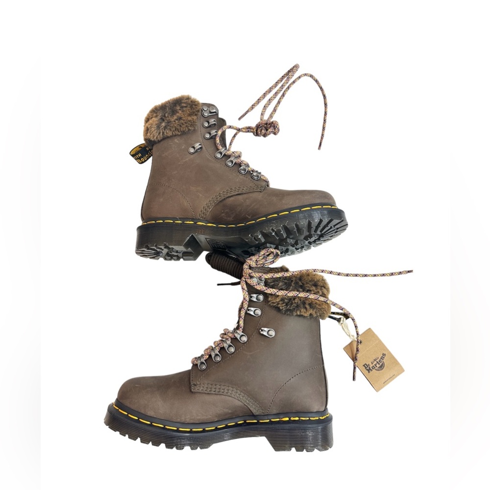 NWOB Dr Martens 1460 Serena Collar Faux Fur Lined Lace Up Boots Brown Sz 6